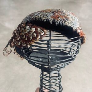 VINTAGE PHEASANT PEACOCK FEATHER HAT STUNNING COLLECTIBLE WOMEN'S FORMAL HAT